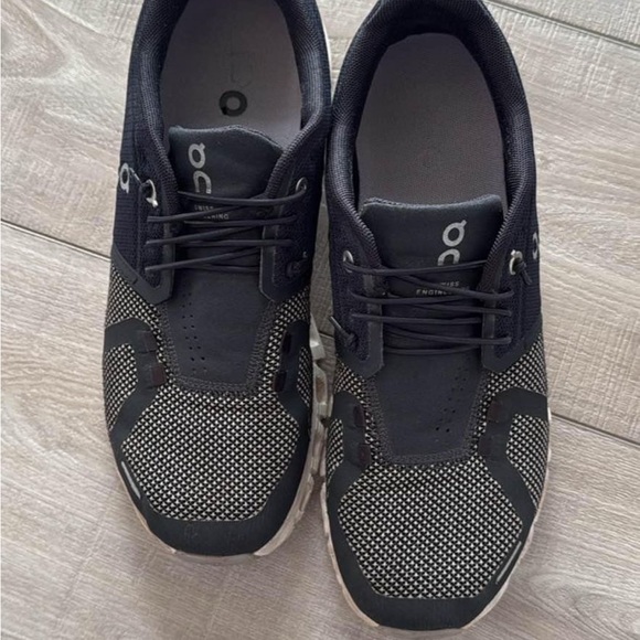 On running women shoes - Picture 3 of 4